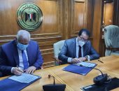 التعليم العالى توقع برتوكولا مع محافظ الوادى الجديد لتخصيص 1000 فدان لكل جامعة
