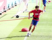 بيكيه وديمبيلى وفيدال يشاركون فى مران برشلونة الأول بقيادة كومان.. صور