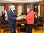 سفير العراق بالقاهرة يبحث مع وزيرة التخطيط العلاقات الثنائية