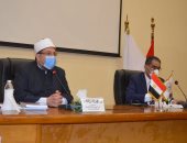 وزير الأوقاف للمراسلين الأجانب : مصر تعيش أفضل عصور الوحدة الوطنية