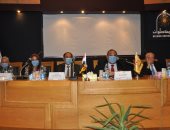 مجلس جامعة حلوان يكرم أساتذة الجامعة الفائزين فى انتخابات الشيوخ.. صور