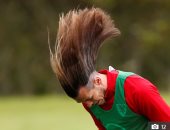 جاريث بيل يظهر بـ نيولوك فى مران ويلز استعدادا لدورى الأمم الأوروبية.. صور