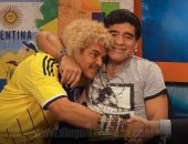مارادونا يحتفل بعيد ميلاد صديقه كارلوس فالديراما بصورة من دولاب الذكريات
