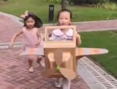 صينى يصنع ألعابا يدوية لابنته لإبعادها عن الهاتف المحمول.. فيديو