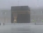 هطول أمطار غزيرة على مكة المكرمة والمسجد الحرام.. فيديو