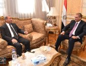 صور.. وزير المجالس النيابية يؤكد حرص الحكومة على التعاون مع مجلس الشيوخ