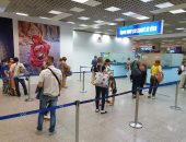إجراء تحاليل PCR للركاب فور وصولهم مطارى شرم الشيخ و الغردقة.. صور