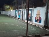 شبان ميت غمر  يرسمون على جدران مركز الشباب لوحات لرموز العمل الخيرى 