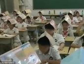 معلمة صينية تبتكر طريقة جديدة لمنع تراخى التلاميذ فى الفصول "فيديو وصور"