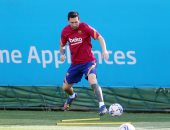 ليونيل ميسى يؤدى تمرينات شاقة بعد العودة لتدريبات برشلونة.. فيديو