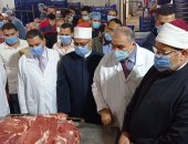 وزير الأوقاف يتفقد أعمال تجهيز لحوم صكوك الأضاحى ويشدد على جودتها.. فيديو وصور