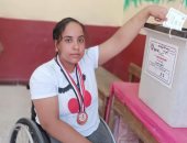 بطلة الجمهورية فى تنس الطاولة لمتحدى الإعاقة تدلى بصوتها فى انتخابات الشيوخ بالإسماعيلية