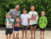 ترامب الابن يبتعد عن المناوشات والسخرية من الديمقراطيين في عطلة عائلية.. صور