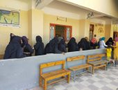 سيدات الأقصر يتصدرن مشهد الساعة الأولى بجولة الإعادة لانتخابات الشيوخ.. صور