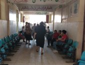 السيدات وكبار السن يتصدرون المشهد فى الساعات الأولى لإعادة الشيوخ بقنا.. صور