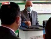 فيديو.. محافظ الجيزة يدلى بصوته فى جولة إعادة انتخابات مجلس الشيوخ