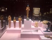 وضع اللمسات النهائية لافتتاح معرض توت عنخ آمون المؤقت بمتحف الغردقة.. صور