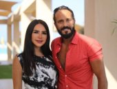 يوسف الشريف يوجه رسالة رومانسية إلى زوجته بكوبليه من أغنية للهضبة عمرو دياب