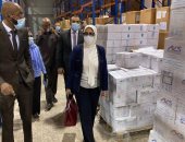 وزيرة الصحة تتفقد شحنة المساعدات الإغاثية المرسلة إلى السودان.. صور
