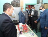 وزير القوى العاملة يتفقد أعمال لجنة الكشف عن تعاطى المخدرات بين العاملين