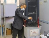 رئيس جامعة الأقصر يدلى بصوته فى جولة الإعادة بانتخابات مجلس الشيوخ