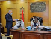 محافظ دمياط تتابع آخر استعدادات العام الدراسى وجدول الصيانة للمدارس 