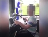 شاهد.. طفل يقود شاحنة فى المملكة المتحدة.. والقبض على مصور الفيديو