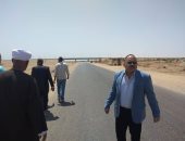 لجنة مشتركة من "الزراعة والطرق " تعاين توسعات محور كلابشة بأسوان.. صور 