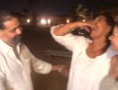 هالة صدقى ترقص احتفالا بخطوبة شقيق إلهام شاهين.. فيديو