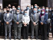 وزيرة الصحة تكشف بدء إجراء التجارب الإكلينيكية على لقاح فيروس كورونا.. استقبال المتطوعين بـ3 مراكز.. وتدشين موقع إلكترونى للراغبين فى المشاركة بداية من الغد.. وتشكيل لجنة قومية للإشراف على الأبحاث