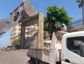 ضبط 45 حالة إشغال طريق و12 إعلان مخالف وسط الإسكندرية