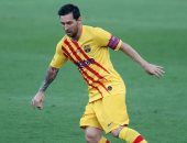 ليونيل ميسى يصالح جمهور برشلونة بصورة بقميص الفريق بعد انتهاء الأزمة