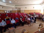 رئيس نقابة التمريض تكرم 79 طبيبا وممرضا على جهودهم بالوادي الجديد.. صور