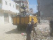 الرصد البيئى ترفع القمامة من شارع أبو بكر الصديق بالعجمى فى الإسكندرية