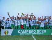 فيفا يحتفل بفوز فريق شابيكوينسى البرازيلى ببطولة الولاية بعد 4 سنوات من تحطم طائرة الفريق