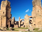 الحجاج المسيحيون يستمتعون بحمامات كركلا فى روما.. اعرف الحكاية