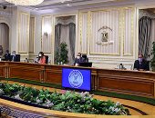 رئيس الوزراء يكلف المحافظين بزيادة عدد الموظفين وساعات العمل لاستقبال طلبات التصالح لاستيعاب المتقدمين.. وتنفيذ 3 فروع لجامعة الملك سلمان بالمحافظات.. وإعداد خطة لتسويق منتجات سانت كاترين وتطوير كورنيش الطور