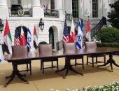 شاهد طاولة توقيع اتفاق السلام بين الإمارات وإسرائيل بحديقة البيت الأبيض