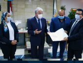 محافظ جنوب سيناء يكرم مدير عام التعليم ومديرى الإدارات التعليمية .. صور