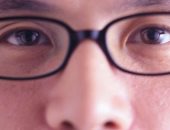 النظارات العادية تحميك من عدوى كورونا.. دراسة صينية تؤكد