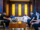 التعاون السعودى يستقبل كارتيرون بالورود فى قطر.. صور