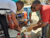 صحة شمال سيناء تشن حملة على الأسواق وتعدم أغذية وعصائر فاسدة.. صور