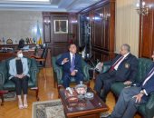 محافظ الإسكندرية يؤكد على تقديم أوجه الدعم للفئات الأولى بالرعاية