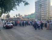 زحام شديد للمرشحين المحتملين للبرلمان لتقديم أوراق ترشحهم.. مشادات بسبب أولوية الوصول للجان بالدقهلية.. طوابير للدخول وتوزيع زجاجات مياه بسوهاج.. وبدء التوافد من الفجر للحصول على الرموز والأرقام الأولى.. صور