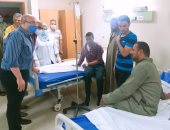 محافظ بنى سويف يطمئن على المصابين بحالات لشتباه تسمم غذائى.. صور 