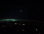 رائد فضاء روسى يكشف سر الأجسام المضيئة التى تدور حول الأرض.. فيديو