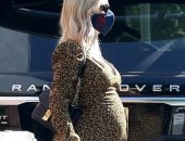 علامات الحمل تظهر على ايما روبرتس أثناء سيرها فى لوس أنجلوس..صور