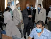 محافظ بنى سويف يتابع اختبارات المتقدمين لمسابقة المهندسين للعمل بديوان المحافظة