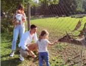 إنستجرام نجوم الكورة.. ابنة ليفاندوفيسكى تطعم الغزلان