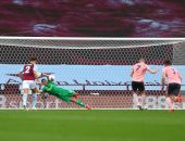أستون فيلا ضد شيفيلد.. طرد وركلة جزاء ضائعة فى شوط أول مثير "فيديو"